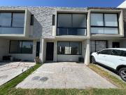 CASA EN VENTA JUNTO A GALERIAS SANTA ANITA