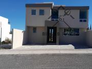 Casa en Venta Juriquilla, Recámara en P/B, Cantina, Jardín 5