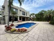 CASA EN VENTA KM 2.5 VÍA SAMBORONDÓN