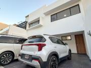 Casa en venta la Carcaña Perfecto estado con Jardín