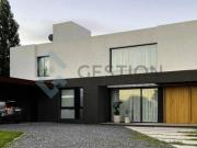 CASA EN VENTA ¨ LA CASCADA COUNTRY GOLF ¨ DISEÑO Y CALIDAD