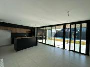 Casa en venta La luisita dormitorio en planta baja piscina