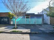 CASA EN VENTA LA PLATA 2 DORMITORIOS