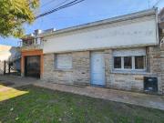 CASA EN VENTA LA PLATA 2 DORMITORIOS Y COCHERA