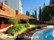 CASA EN VENTA LA PLATA, 9 AMBIENTES CON PILETA