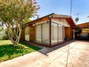 Casa en venta la Reina Central y con amplio jardin