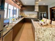 Casa en venta la rioja 4 recamaras una en planta baja...