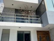 CASA EN VENTA LA RIOJA, PLAZA PUNTO SUR, ZONA SUR,...