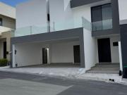 Casa en Venta Laderas Abedul fraccionamiento privado con...