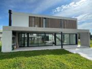 Casa en venta Lagos de Canning cuatro ambientes con pileta