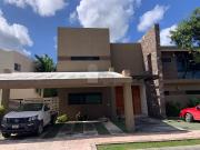 Casa en Venta Lagos del Sol Residencial de 4 recs, 1...