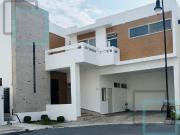 CASA EN VENTA LAGOS DEL VERGEL ZONA CARRETERA NACIONAL...