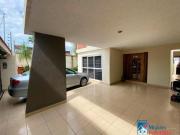 CASA EN VENTA LEON MODERNO, CON ALBERCA