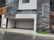CASA EN VENTA LOMA BONITA