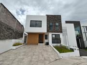 CASA EN VENTA LOMALTA TRES MARIAS AMPLIO JARDIN