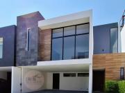 CASA EN VENTA LOMAS DE ANGELOPOLIS