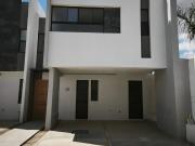 CASA EN VENTA LOMAS DE ANGELOPOLIS