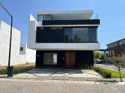 CASA EN VENTA LOMAS DE ANGELOPOLIS