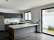 CASA EN VENTA LOMAS DE ANGELÓPOLIS