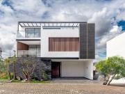 CASA EN VENTA LOMAS DE ANGELÓPOLIS II