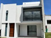 CASA EN VENTA LOMAS DE ANGELOPOLIS III, SANTA CLARA...