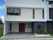 CASA EN VENTA LOMAS DE ANGELOPOLIS PARA ESTRENAR DE 4...