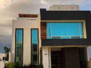 casa en Venta lomas de juriquilla con alberca