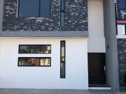 Casa en Venta Lomas de Juriquilla, con amplia recámara...