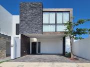 Casa en Venta Lomas del Dorado / frente a parque