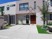 Casa en Venta Lomas del Marques, Sala de Gran Espacio, Ampli