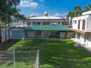 Casa en Venta Los Jacales, Entre bldv. Comanjilla y...