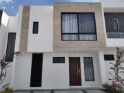 Casa en venta en Querétaro. Los Robles Ziré