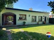 CASA EN VENTA LUIS GUILLON CON PILETA Y QUINCHO