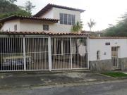 Casa En Venta Macaracuay 300 Mts2 C. 596 Mts2 T. Caracas