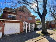 Casa en Venta Martinez, 3 plantas, jardin grande y pileta