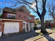 Casa en Venta Martinez, 3 plantas, jardin grande y pileta