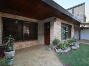 CASA EN VENTA MARTINEZ CON PILETA