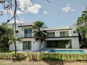 CASA EN VENTA MERIDA, YUCATAN COUNTRY CLUB, FRENTE A...