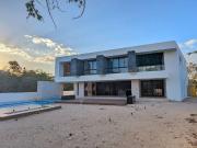 CASA EN VENTA MERIDA, YUCATAN COUNTRY CLUB, FRENTE AL...