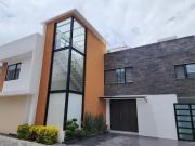 Casa en venta Moderna, en condominio con jardín privado,...