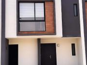Casa en Venta Moderna en Fraccionamiento en Paseo...