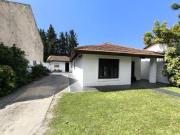 Casa en Venta con financiación directa, jardín, quincho...