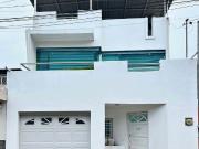 CASA EN VENTA” muy céntrica Fracc Los Ángeles acabados...