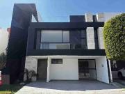 CASA EN VENTA MUY CERCA DE SONATA