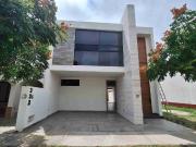 casa en venta nueva con 3 recámaras con baño en cada una...