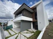 Venta de Casa nueva con jardín zona Lomas de...