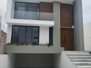 CASA EN VENTA, NUEVA CON ROOF GARDEN Y SOTANO, EN TAHONA...