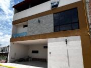 Casa en venta NUEVA en Av. del Ferrocarril de 5 recamaras