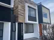 CASA EN VENTA NUEVA EN CUMBRES RESIDENCIAL CON JARDIN