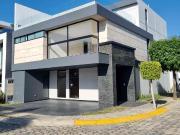 CASA EN VENTA NUEVA EN ESQUINA EN LOMAS DE ANGELOPOLIS,...